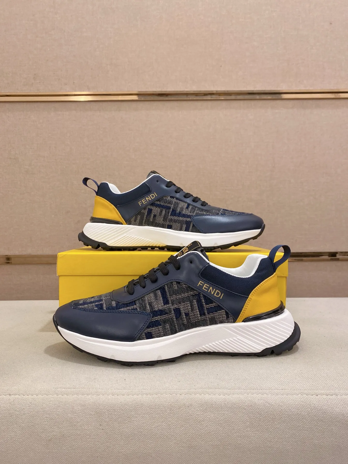 Men's shoes 💰 462💰 (FENDI) New style 👊🏻 upper 🇮🇹 imported cowhide fabric 🇩🇪 lining imported sheepskin lining. The original outsole is molded to highlight the identity of every man, and the upper foot is stable and stable🚶🏻🚶🏻The high-end custom counters reproduce the original version📯No matter the wind or rain, the shoe last remains unchanged and can withstand the verification of time🔍️,🔵 Size: 38-44 (45 is custom-made and cannot be returned or exchanged